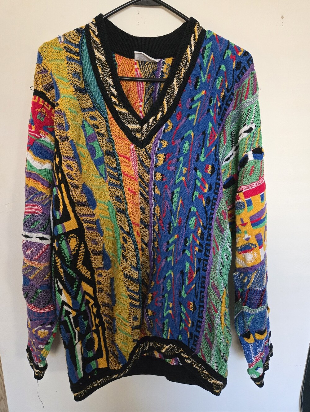 COOGI Multicolor V-Neck Knit Sweater
